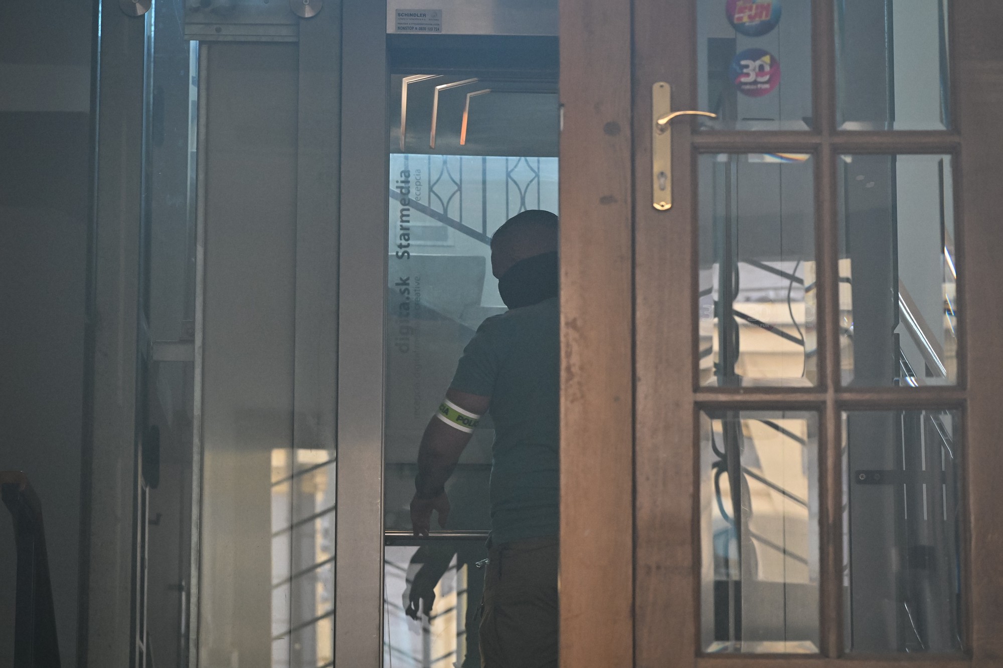 NAKA od rána zasahuje v približne desiatke firiem v Bratislave. Polícia zasahuje aj v budove na Leškovej 5 v centre Bratislavy, kde sídli viacero firiem Borisa Kollára.