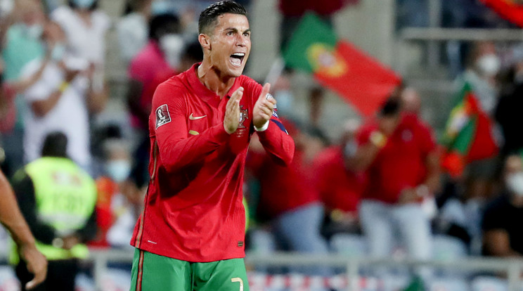 Ronaldo hiába imádja az autókat, jelenleg egyik járgányába sem tud üzemanyagot töltetni / Fotó: Northfoto