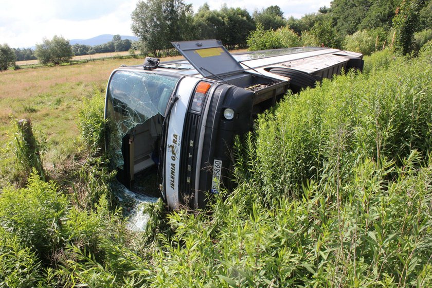 12 osób rannych w wypadku autobusu