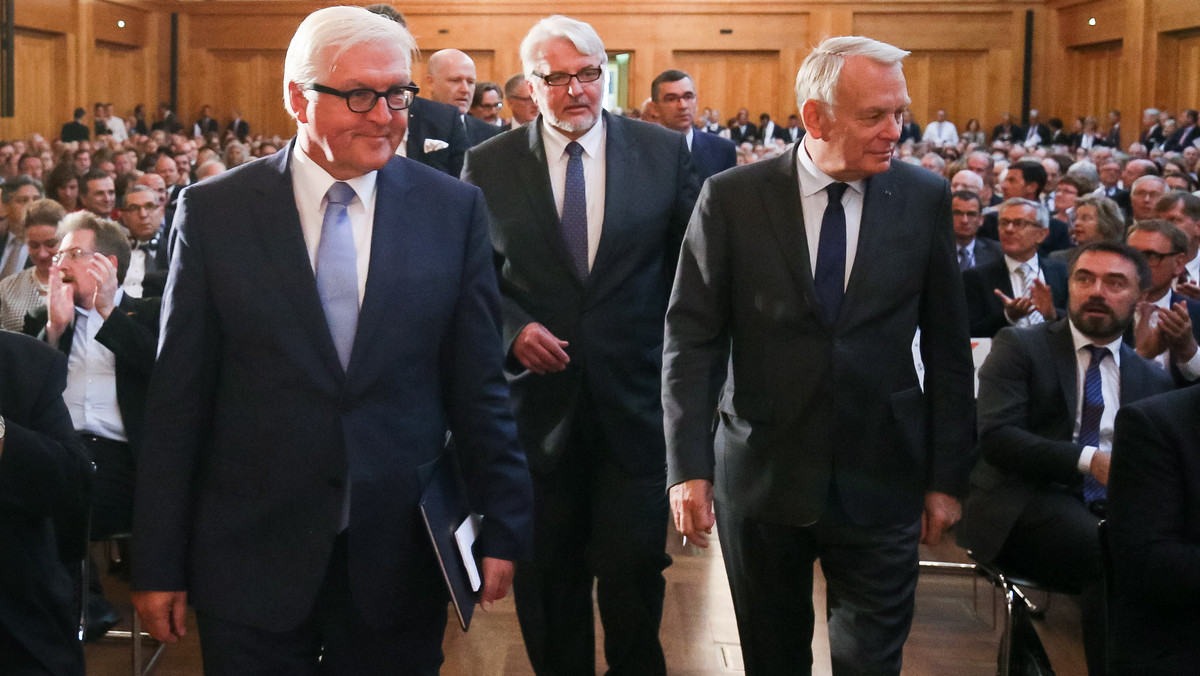 Zaangażowanie w realizację decyzji szczytu NATO w Warszawie będzie testem solidarności, w szczególności dla europejskich sojuszników - powiedział dziś podczas narady niemieckich ambasadorów w Berlinie Witold Waszczykowski. Szef MSZ skrytykował także Komisję Europejską w sprawie kryzysu migracyjnego. Jego zdaniem podjęła ona "serię pospiesznych, nieodpowiedzialnych i nieprzemyślanych kroków".