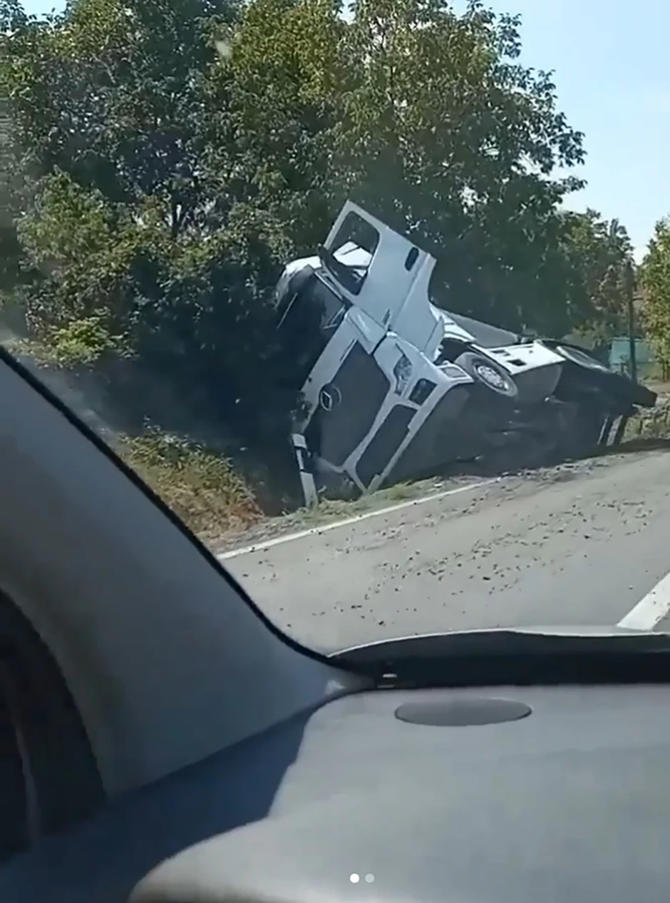 Šleper kod Umke sleteo u duboki jarak