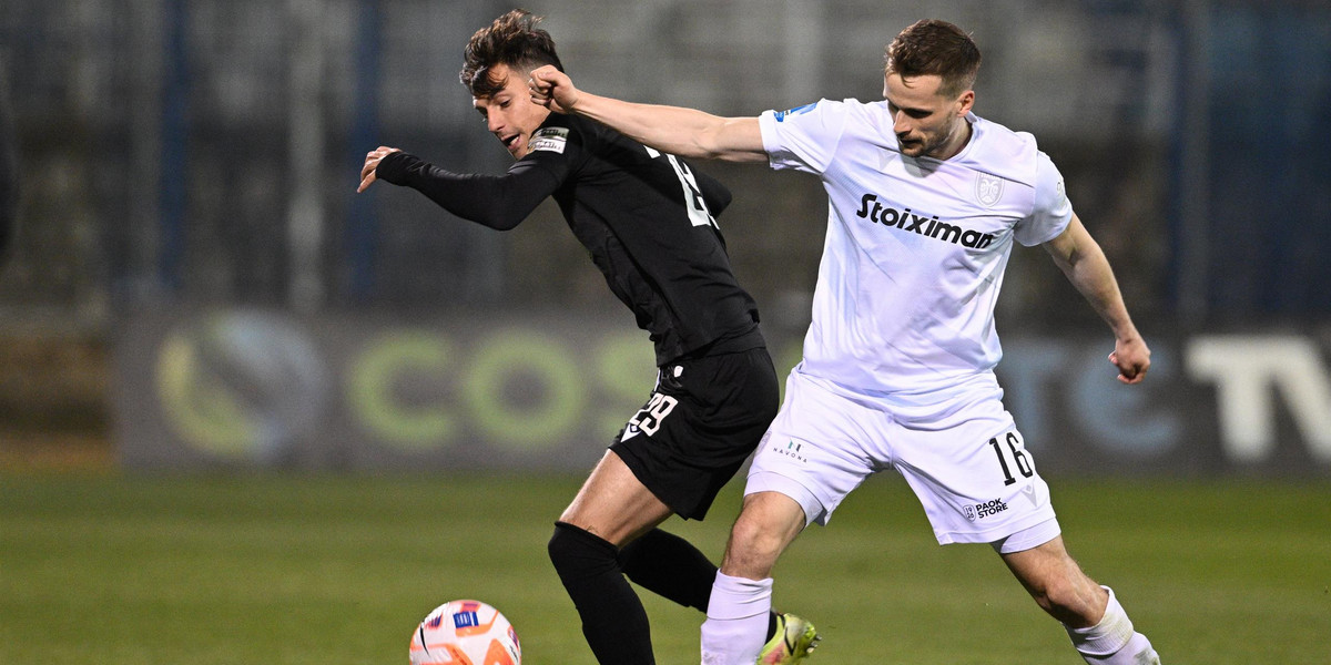 Tomasz Kędziora (z prawej) ostatnie pół roku spędził w PAOK Saloniki. Teraz zostanie tam na rok.