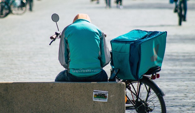 Dostavljač - ilustrcaija