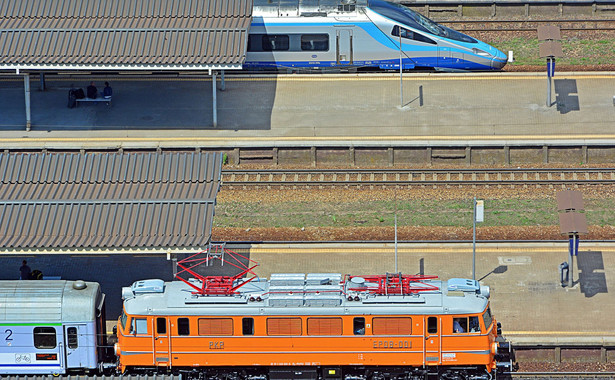 Pendolino i pociag starego typu