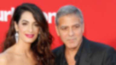 George Clooney i Amal Clooney na premierze filmu. Był z nimi ktoś jeszcze...