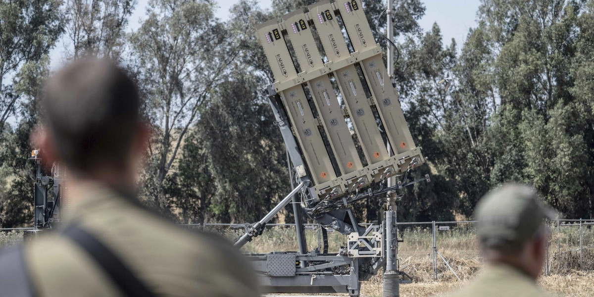 Widok baterii izraelskiego systemu obrony powietrznej "Żelazna Kopuła"