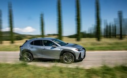 Nowy SUV ma 199 KM i spala 4,6 l na 100 km. Cena? Lexus już świętuje sukces