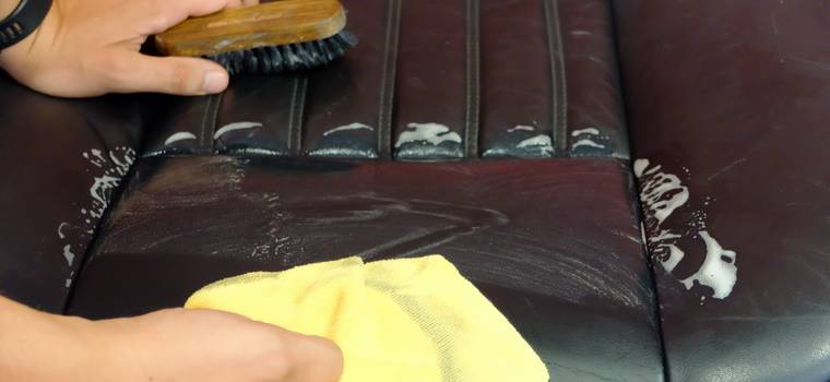 Jak profesjonalnie wyczyścić i zakonserwować skórzaną i tekstylną tapicerkę ?