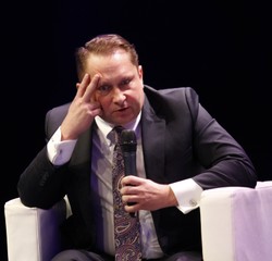 Powrót Kamila Durczoka. "Jak to? Facet z telewizji nalewa barszczyk do talerza?