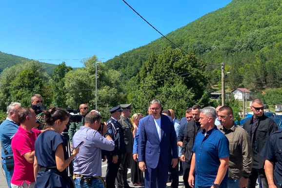 "MILE PRAVI RAČUNICU, JA MILION U EVRIMA, ON U MARKAMA" Vučić sa Dodikom obilazi Drvar: "Neću da vas obmanjujem"