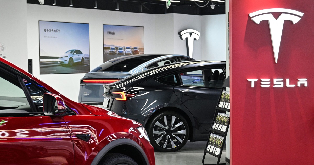 Tesla stock jumps on a report Elon Musk could soon be out of the White ...
