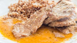 Najsmaczniejszy QUIZ dla mięsożerców. To przeboje z PRL. Znasz rumsztyk, bryzol i forszmak? 10/10 zdobędą smakosze