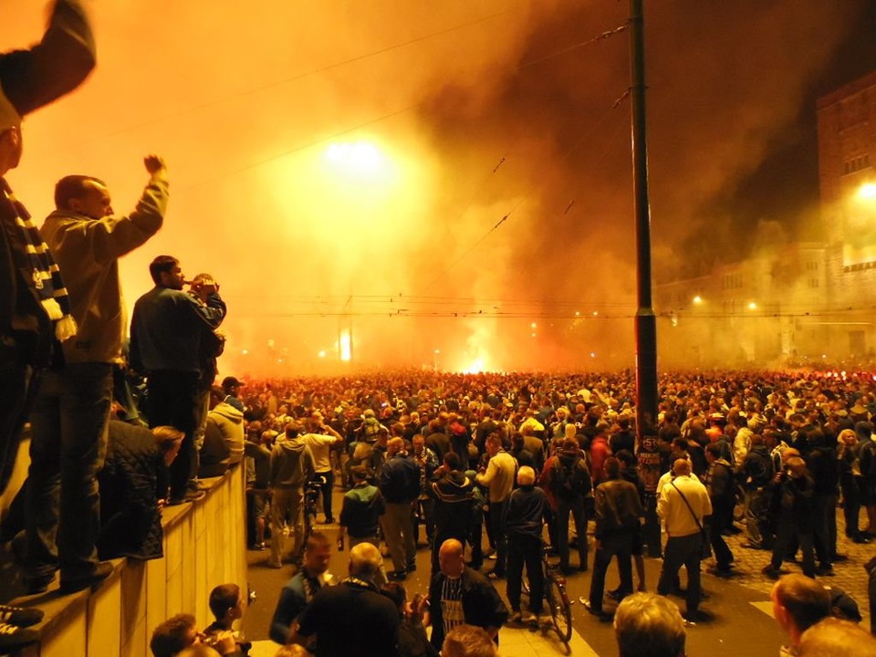 Lech Poznań Mistrzem Polski. Tysiące kibiców fetowało zwycięstwo