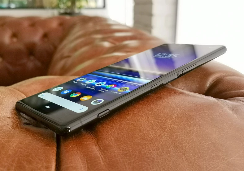 Nowa, flagowa Xperia 1 firmy Sony ma 6,5-calowy ekran OLED o rozdzielczości 1644 x 3840 pikseli, co oznacza gęstość pikseli na bardzo dobrym poziomie 643 ppi