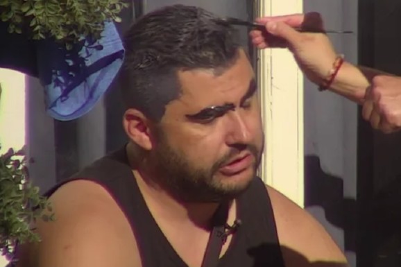 HTEO DA PREKRIJE SEDE, PA USLEDIO CIRKUS! Maja unakazila Asmina u Eliti: Durdžić muku muči sa prosedom kosom u 36. godini (FOTO)