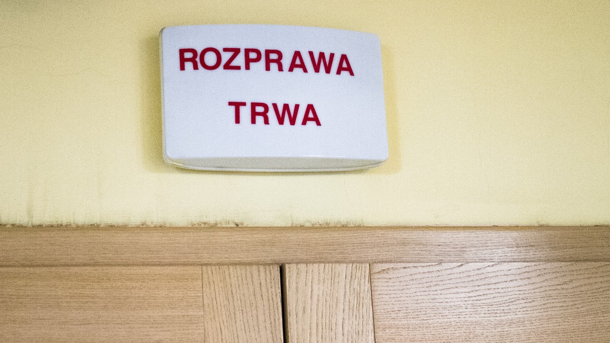 Na wokandę białostockiego sądu okręgowego wraca sprawa mężczyzny oskarżonego m.in. o zabójstwo teściowej przez dodanie do jej jedzenia trującego chlorku rtęci. W pierwszym procesie zapadł wyrok 25 lat więzienia, ale w postępowaniu apelacyjnym został uchylony.