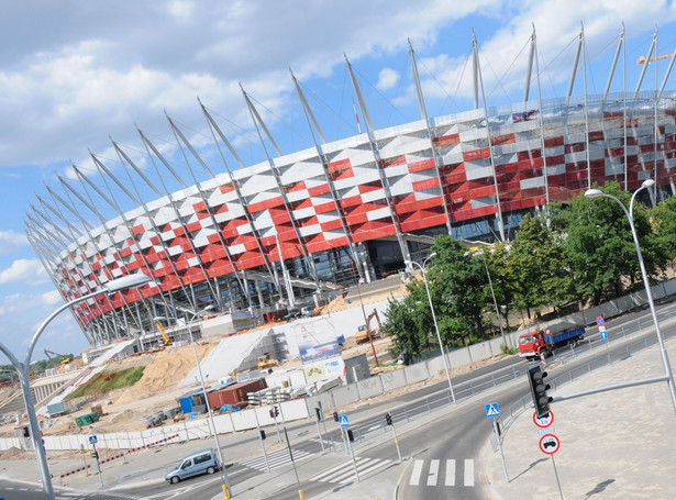 Stadion Narodowy zimą śpi. Z otwartym dachem