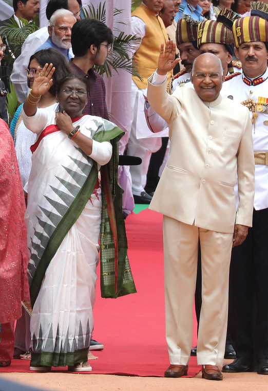 Nowa prezydent Indii Draupadi Murmu z ustępującym prezydentem, 25 lipca 2022 r.