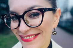 Katarzyna Bonda wystawiła na aukcje WOŚP rodzinną pamiątkę. 'Służyły mi jako amulet' [FOTO]