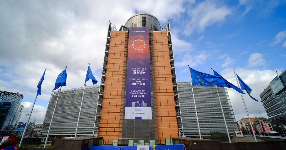 Az EU kereskedelmi biztosa az USA-ba utazik, hogy egyezséget kössön a vámok ügyében