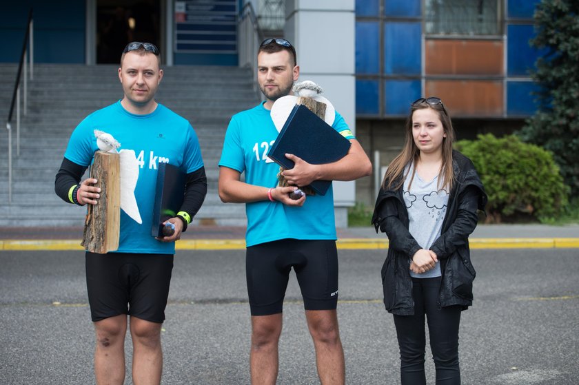 Katowice. Charytatywna sztafeta rowerowa policjantów