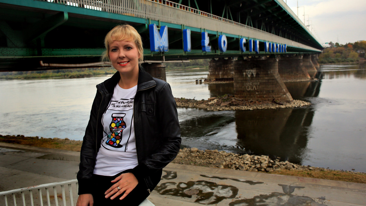 Rodzajów samotności jest wiele - różne są też motywy i próby wypełnienia tej pustki, co Żelazowska bardzo zręcznie pokazuje.