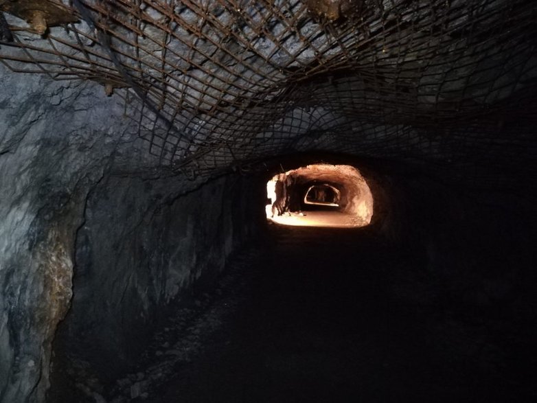 Wydrążony tunel. Trasa turystyczna liczy dziś około 1,5 km