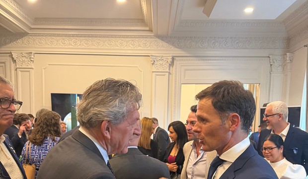 Vašington, Siniša Mali