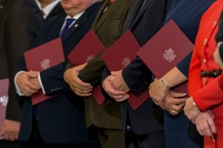 Ponad 80 mln zł na nagrody dla władzy. Najwięcej dostali pracownicy resortu finansów