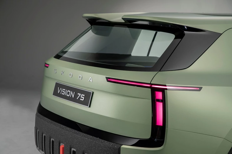 Skoda Vision 7S ma tylne światła w kształcie litery "T".