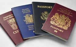 Kolory paszportów mają znaczenie. Co oznacza czerwony?