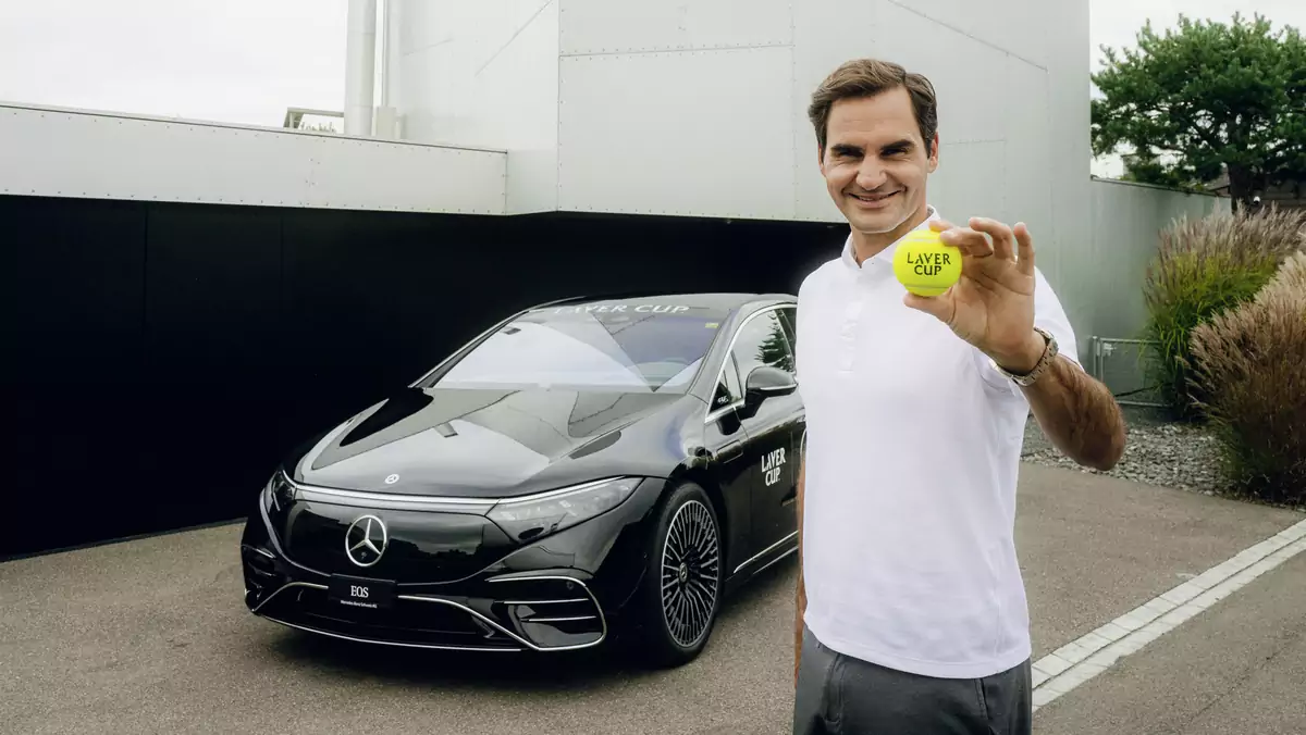 Mercedes EQS i Roger Federer