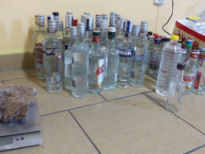 31-latek z Kalisza trzymał w domu lewy tytoń i alkohol