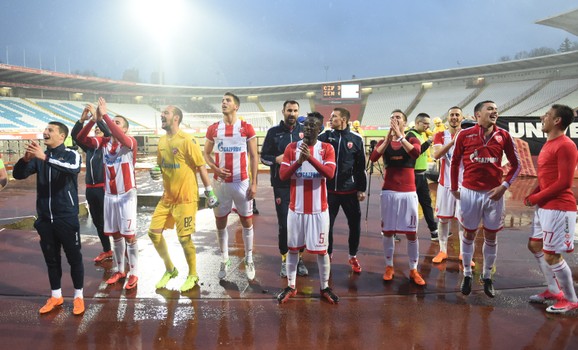 Fudbaleri Zvezde posle trijumfa u 157. večitom derbiju