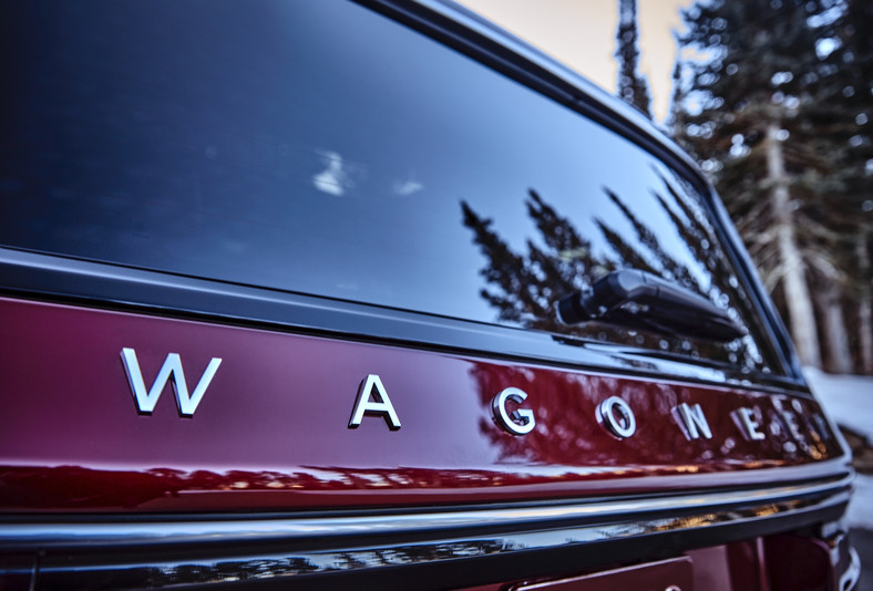 Jeep Wagoneer 13