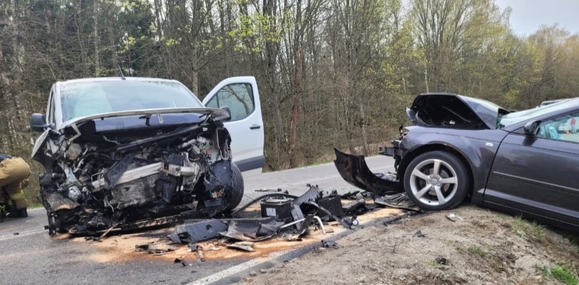 Niebezpiecznie wyglądające zderzenie na DK63. Kierowca nie pamięta momentu wypadku