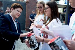 Rząd obiecał i dał, ale zapłacimy wszyscy. Program 500 plus droższy niż zakładano