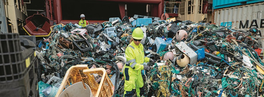 Holenderska fundacja The Ocean Cleanup stworzyła i przetestowała technologię odławiania plastikowych śmieci z mórz i oceanów