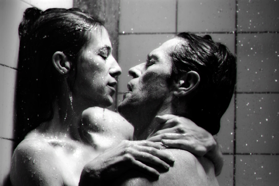 Willem Dafoe jako On i Charlotte Gainsbourg jako Ona w filmie "Antychryst" (2009) 