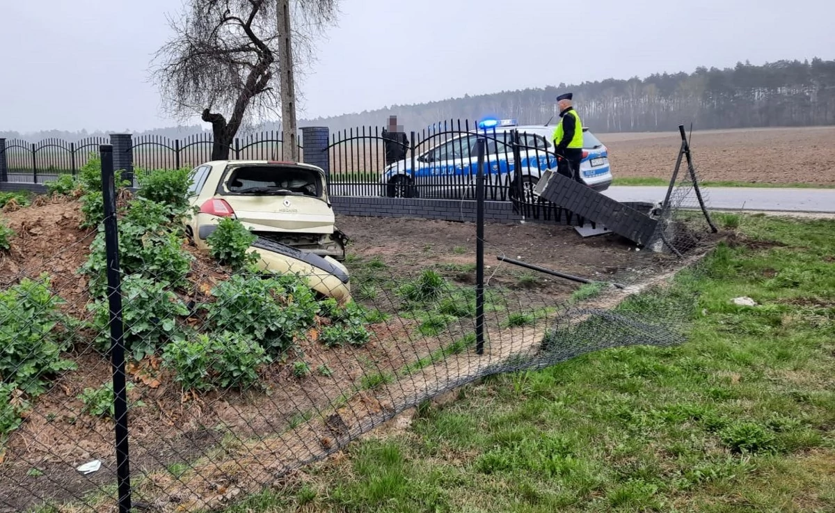 Po wypadku Renault zostało mocno zniszczone