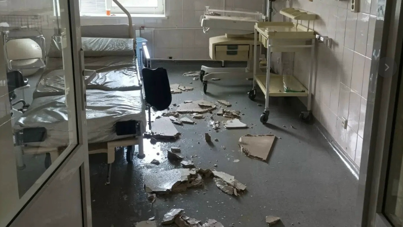Pôrodnicu v ruskom meste Kamensk-Uralskij zničili silný dážď. 