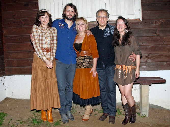 Śpiewająca rodzina Makowieckich: Reni, Tomasz, Bożena, Lech i Kasia