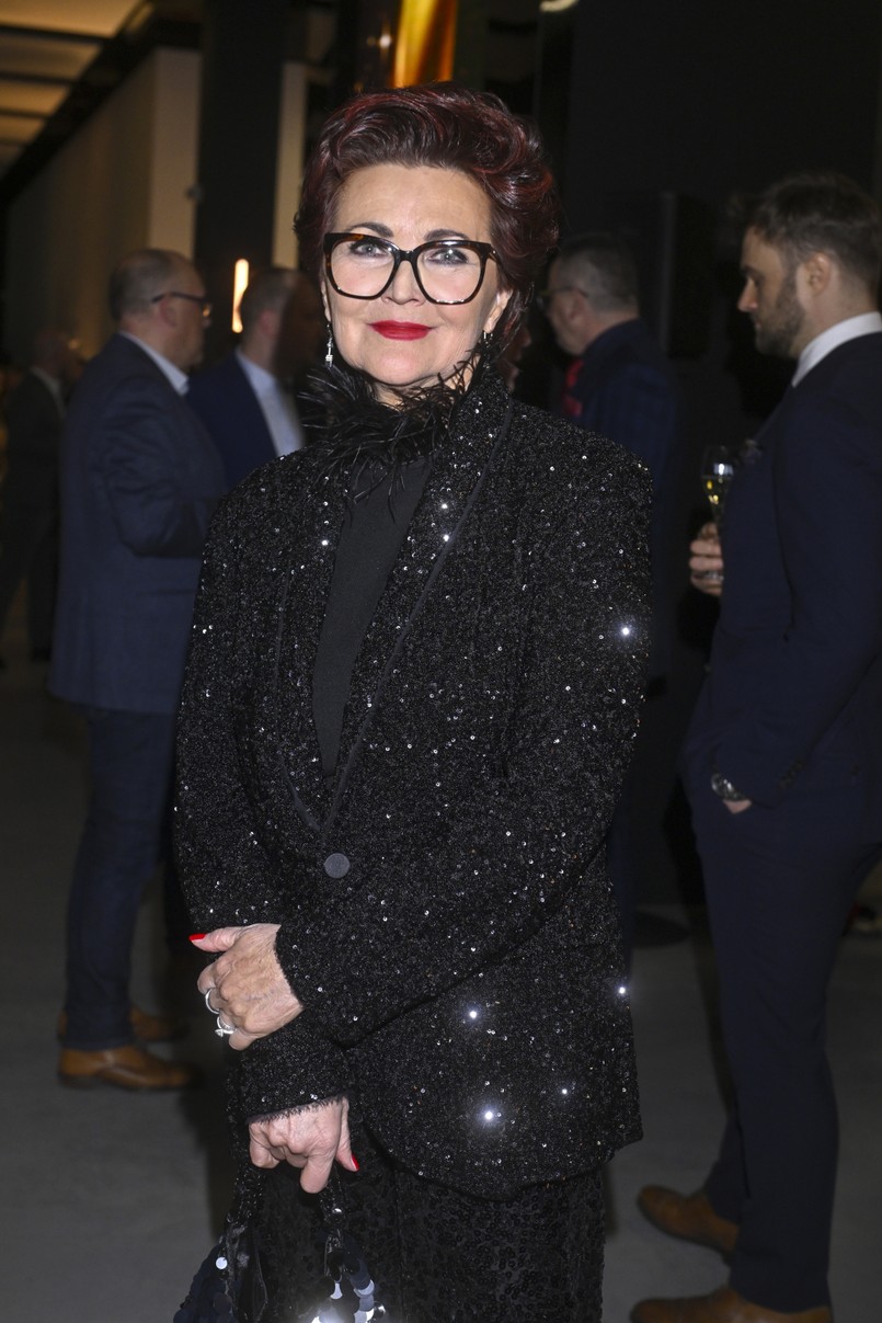 Jolanta Kwaśniewska zadała szyku w cekinowym garniturze