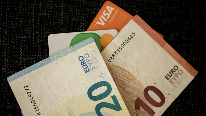 Keš, kartica ili mobilni telefon? 