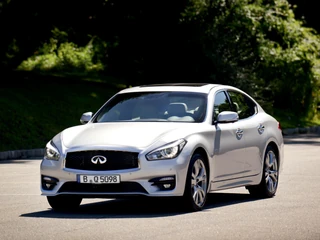 Infiniti Q70 2015