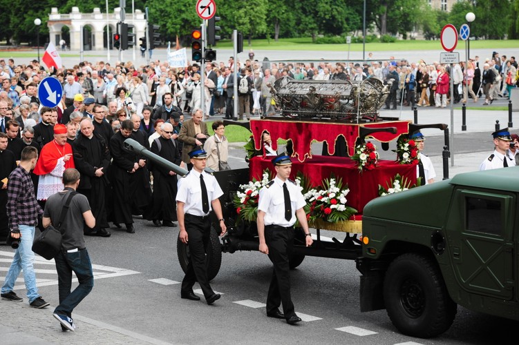 Święto Dziękczynienia w Warszawie. Procesja z relikwiami św. Andrzeja Boboli
