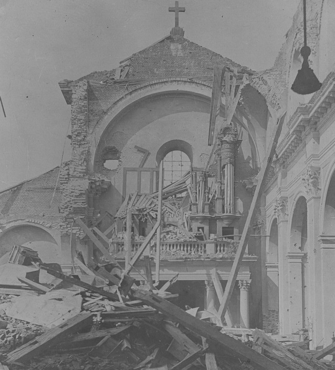 Gorlice. Zniszczony kościół Narodzenia Najświętszej Marii Panny