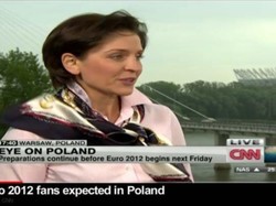 Kosztowny dodatek: ministra Mucha w apaszcze za 1300 zł!