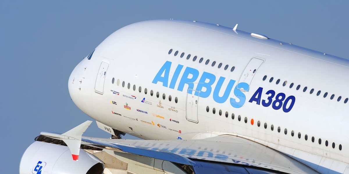 Flagowymi samolotami Airbusa są dwupokładowy A380 - największy samolot pasażerski świata - i A350, który ma być rywalem dla Boeinga 787 Dreamliner