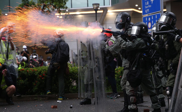 Hongkong: Dwunasta niedziela protestów, zamknięto stacje metra [WIDEO]